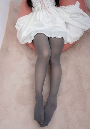 欧美灰色短袖上衣女_高清动漫在线观看